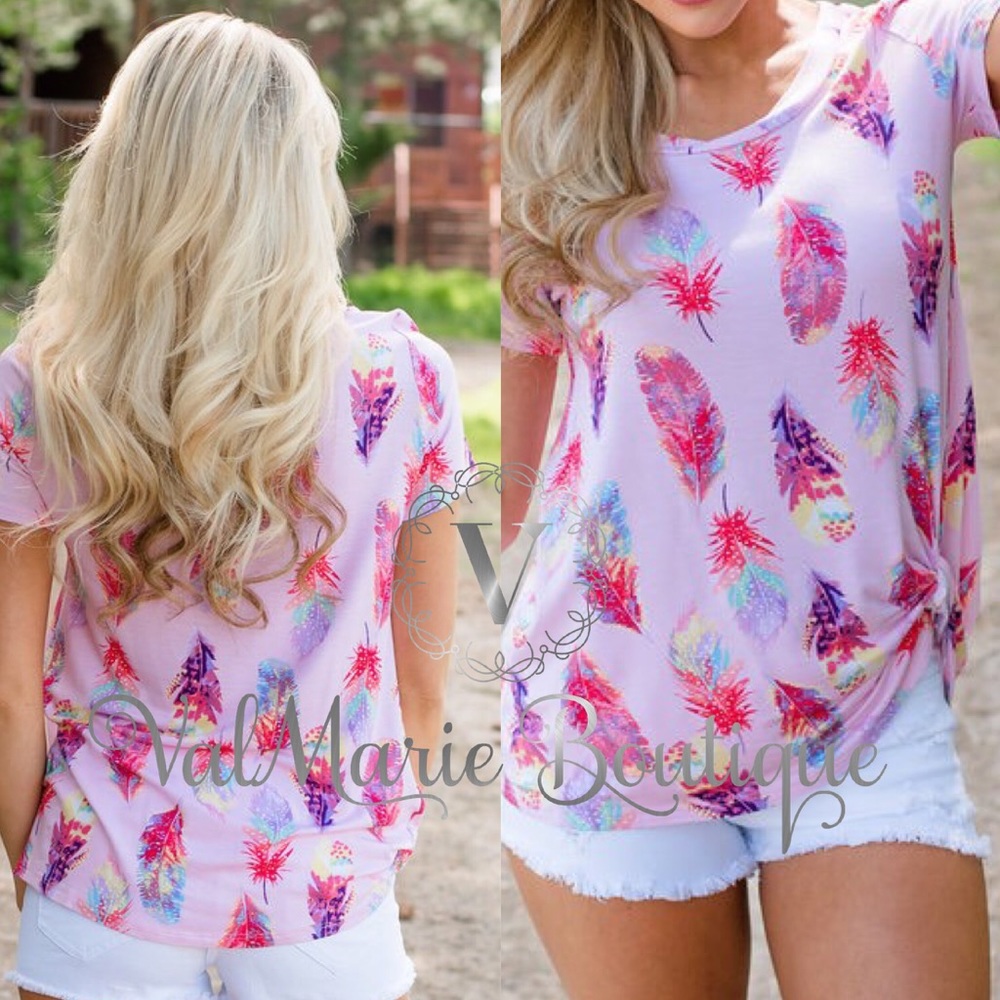 💥$21 BLOWOUT SALE💥Feather print knot side tshirt - Picture 2 of 3